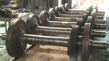На Астраханском тепловозоремонтном заводе выпускают новые колесные пары