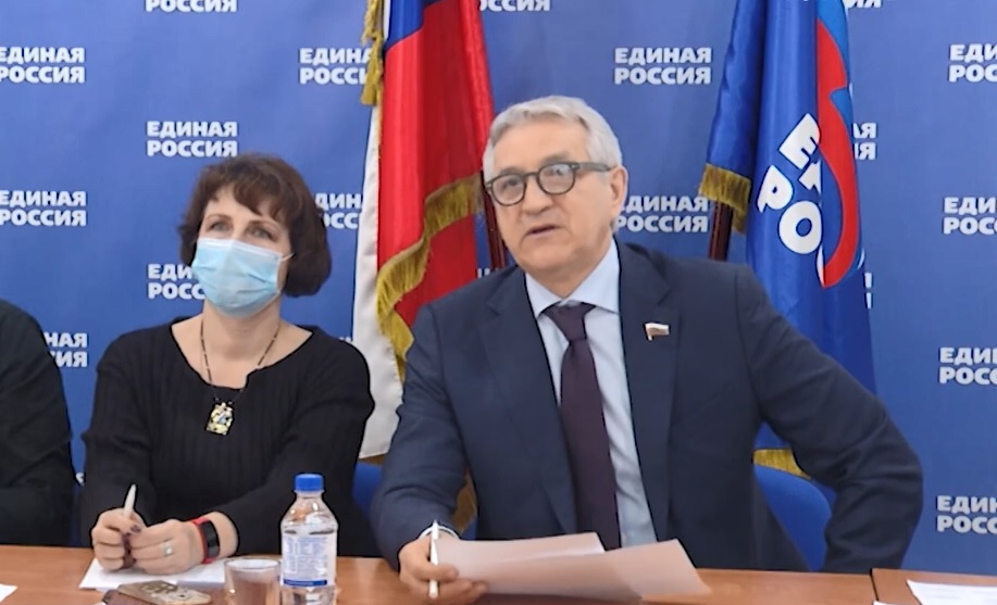 Леонид Огуль провёл приём граждан по вопросам лекарственного обеспечения и реабилитации