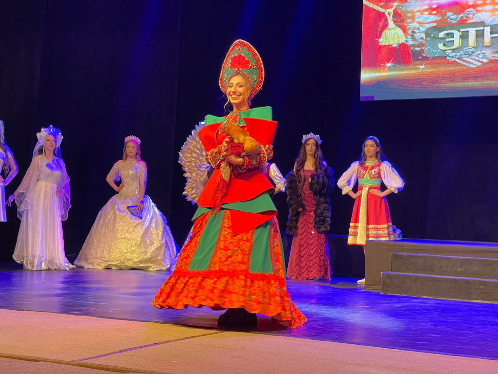 В Астрахани выбрали победительницу фестиваля "Мисс Этно-2023"