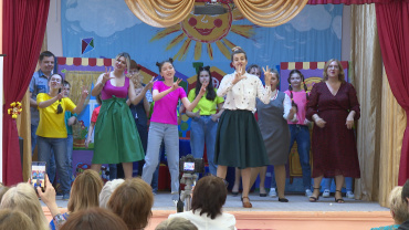 В Астрахани представили премьеру спектакля на языке жестов
