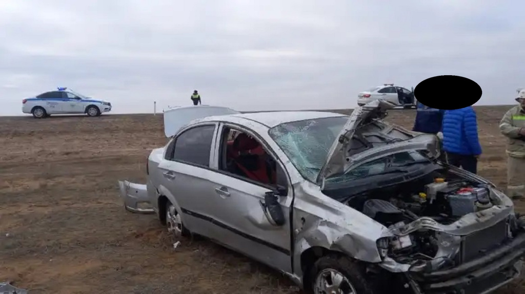 В Астраханской области при опрокидывании машины пострадал 49-летний водитель