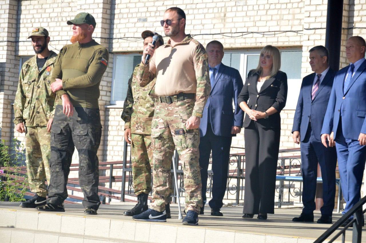 В школе в Астрахани открыли стелу памяти бойцам, погибшим в СВО |  22.09.2023 | Астрахань - БезФормата