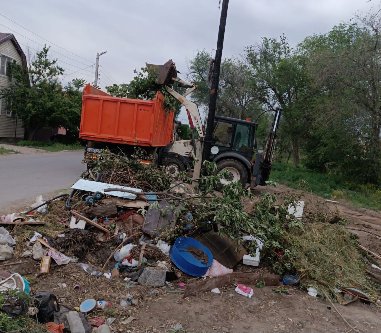 За майские праздники с улиц Астрахани вывезли более 150 тонн мусора |  14.05.2024 | Астрахань - БезФормата