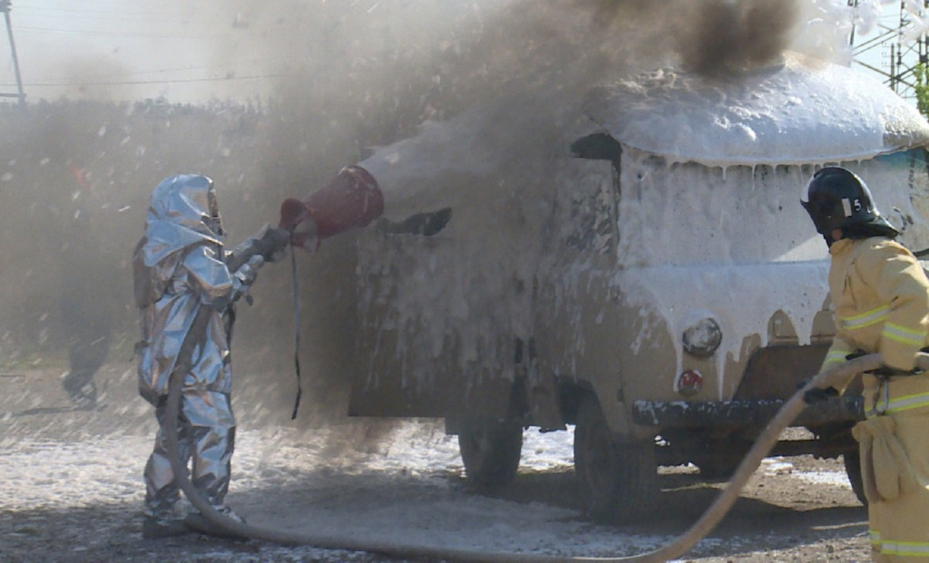 В Астрахани чествовали сотрудников “Волгоспаса” в преддверии Дня пожарной охраны 