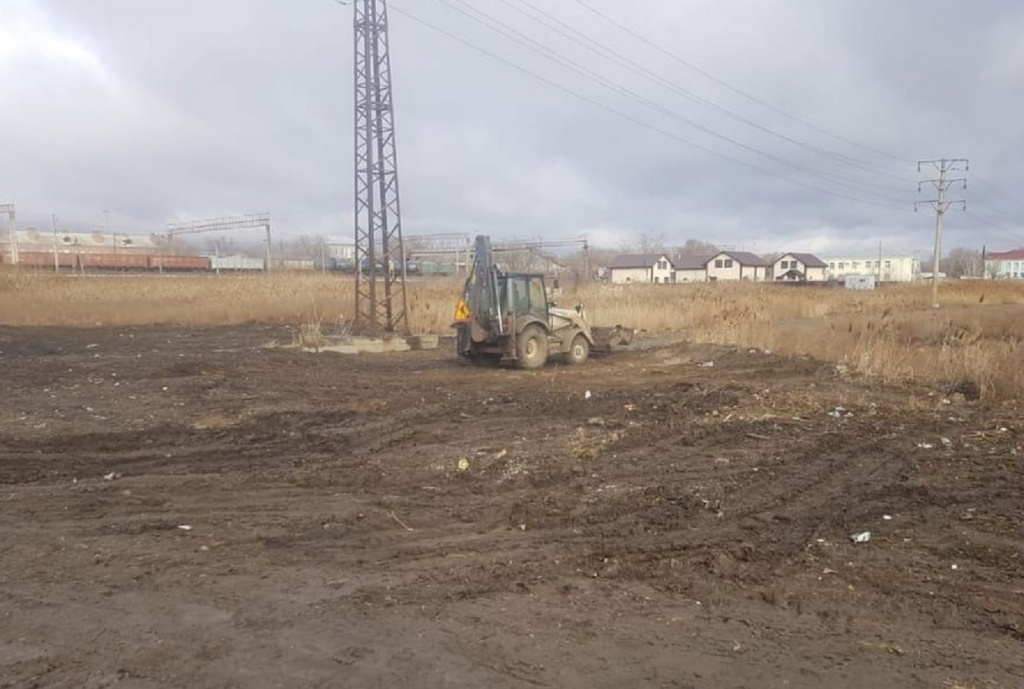 В микрорайоне Астрахань-2 коммунальщики вывезли 200 кубометров мусора