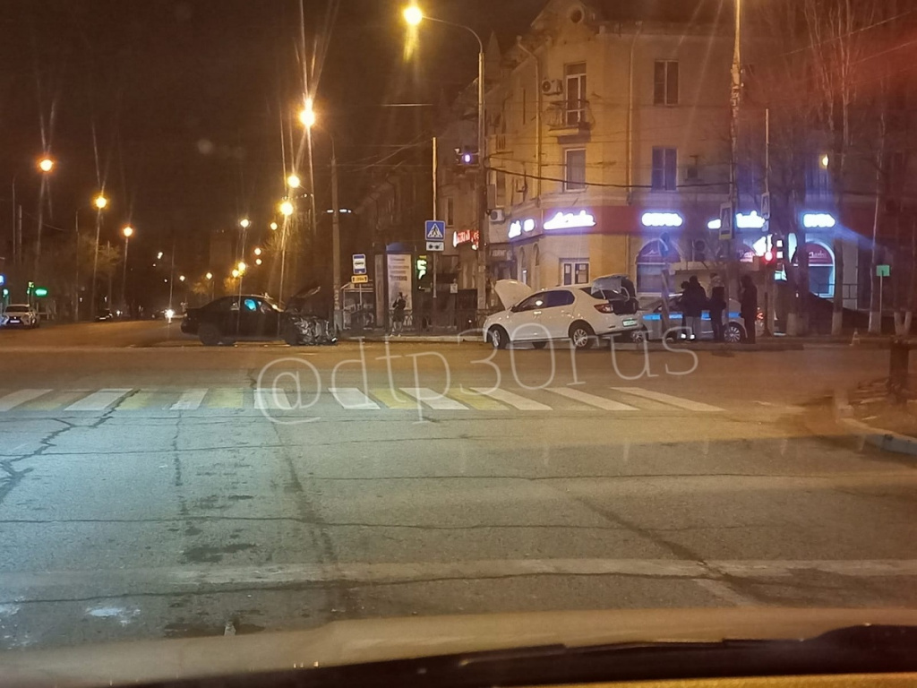 В Астрахани в ДТП в Жилгородке пострадали три человека