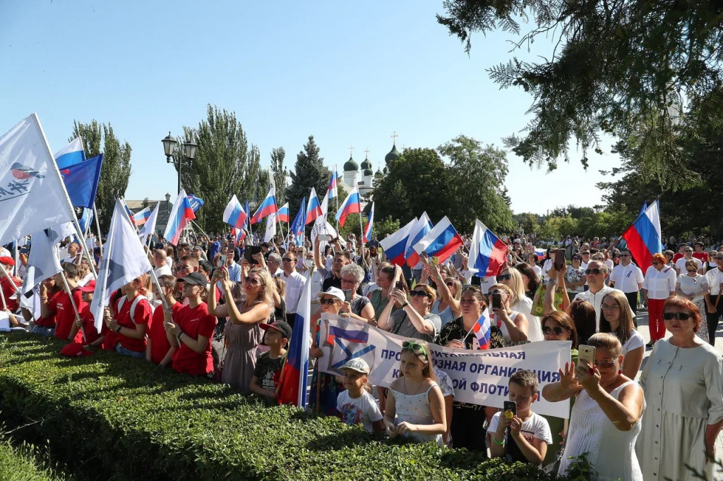 Как в Астраханской области отметили День государственного флага России