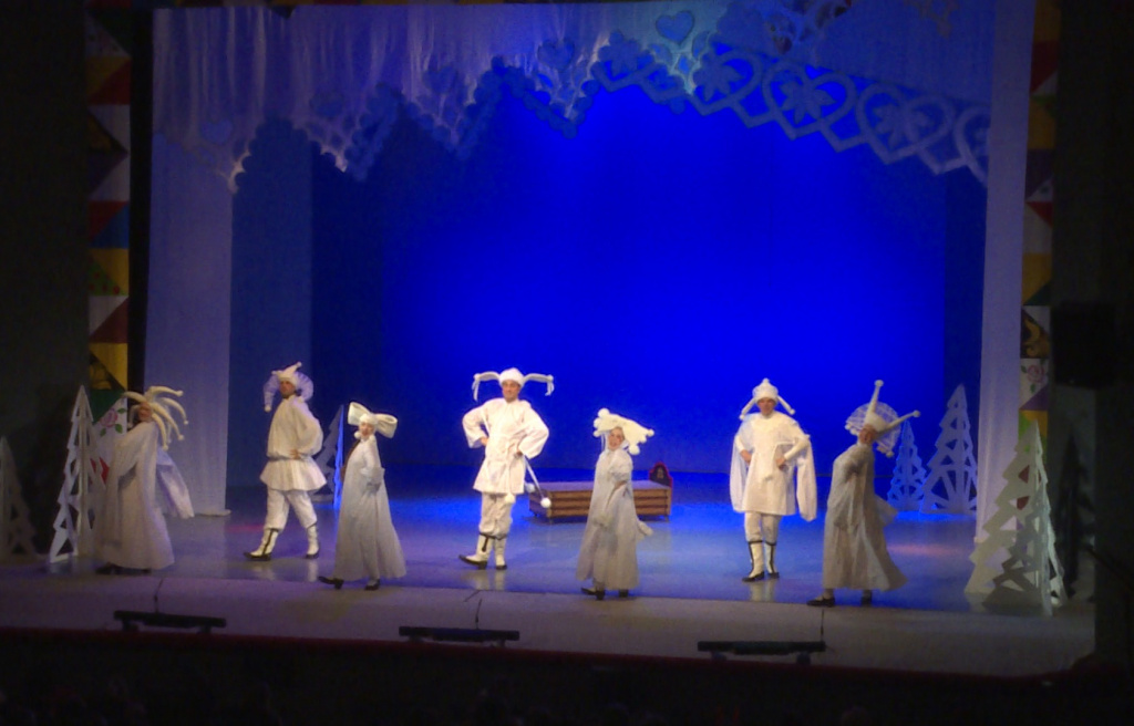 В Астрахани прошло новогоднее представление для детей из многодетных и малообеспеченных семей