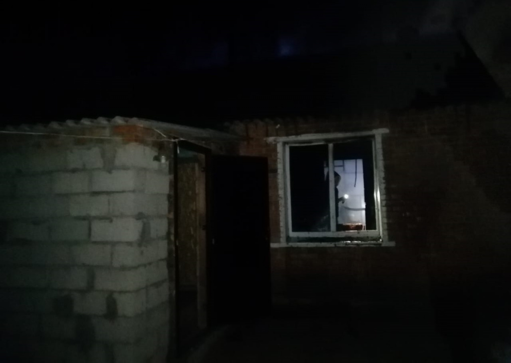 СК проводит проверку после гибели двух человек при пожаре под Астраханью
