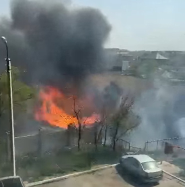 В Астрахани пожарные ликвидировали крупное возгорание камыша