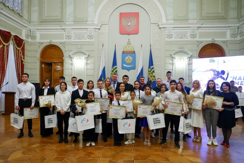 Игорь Бабушкин наградил лучших юных спортсменов Астраханской области