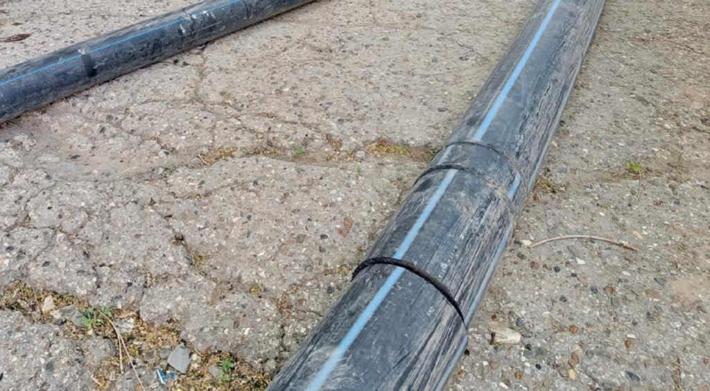 В Астрахани неизвестный повредил трубу на месте капремонта сети канализации