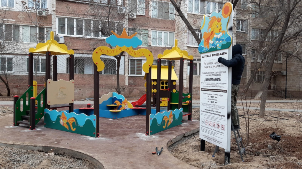 В Астрахани детский городок «Русь былинная» благоустраивают в сказочном стиле