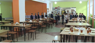 Астраханских школьников будут бесплатно кормить горячей едой