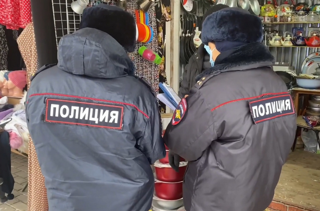 В Астрахани на рынке «Большие Исады» убрали 115 незаконных торговых объектов