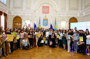 Игорь Бабушкин вручил награды победителям первого этапа фестиваля «Студвесна»