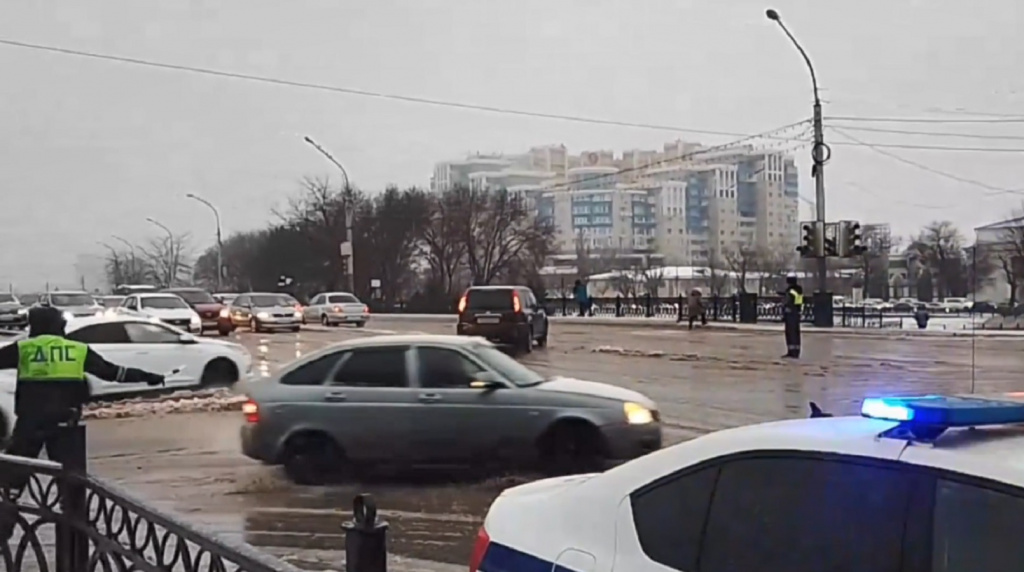 В Астрахани произошло 25 ДТП из-за непогоды