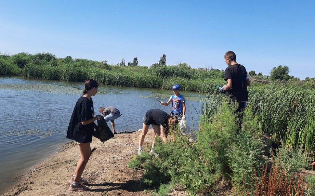 В Астраханской области 400 км берегов рек очистили от мусора