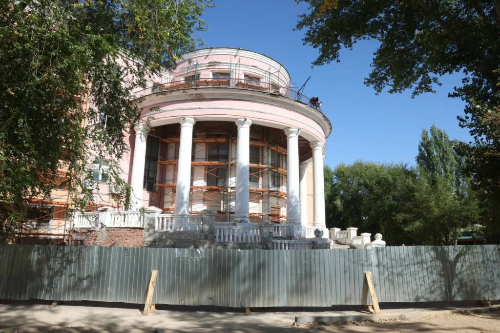 Дом офицеров на севере Астраханской области восстановят к осени 2024 года