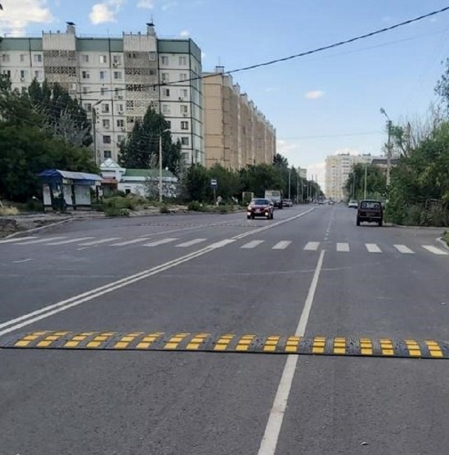 В Астрахани устанавливают “лежачих полицейских” вблизи школ и детсадов