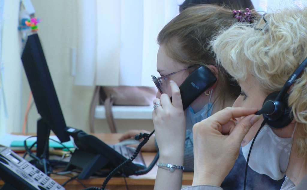 В Астрахани усилили работу колл-центра по вопросам COVID-19