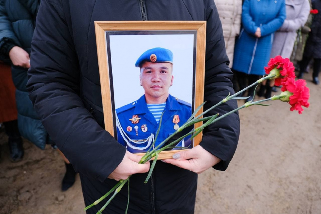 Под Астраханью простились с военным, погибшим в ходе спецоперации на Украине 