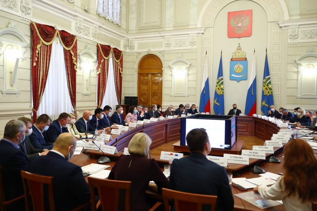 Три района Астраханской области отстают по выполнению поручений президента и губернатора