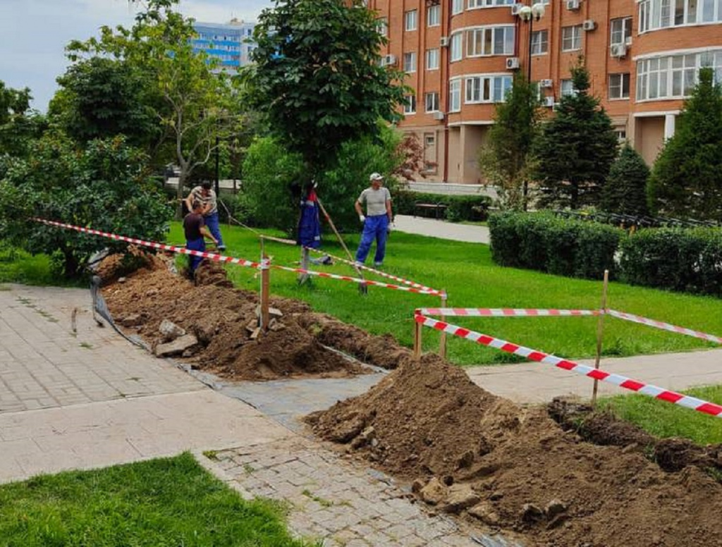 В Астрахани проводят замену кабеля наружного освещения на проспекте Гужвина