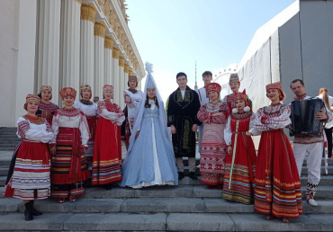 Астраханцы поженились на свадебном фестивале на ВДНХ в Москве