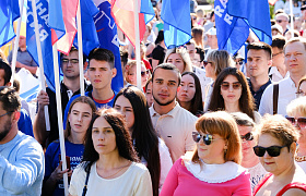 В День России в Астраханском Кремле прошёл праздничный митинг