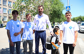 В Астрахани на пяти пешеходных переходах установили макеты школьников