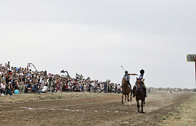 На Сабантуе под Астраханью определились победители скачек и верблюжьих бегов
