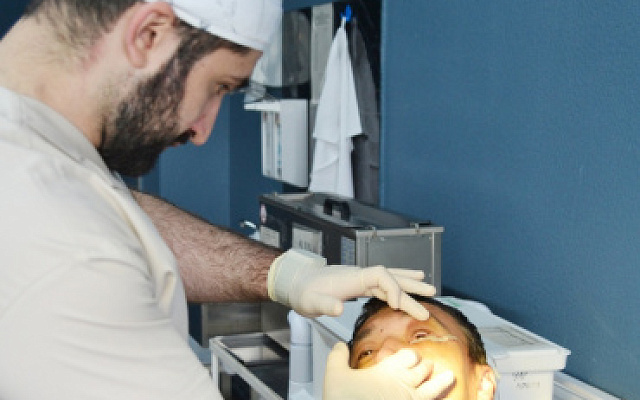 В Астрахани врачи спасли глаз мужчине