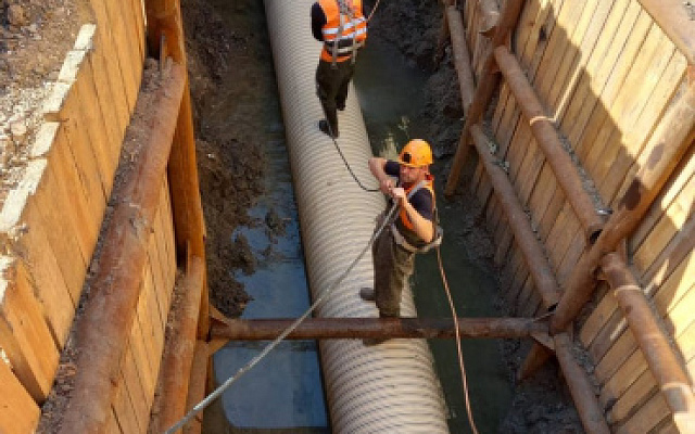 В Астрахани ремонтируют 10 проблемных участков сетей самотечной канализации