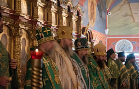 Олег Князев поздравил митрополита Астраханского и Камызякского Никона с тезоименитством