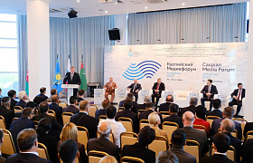 Астраханский губернатор встретился с руководителями делегаций стран Прикаспия
