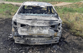 Под Астраханью автомобиль въехал в электрический столб и загорелся