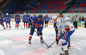 Вице-губернатор Астраханской области принял участие в гала-матче по хоккею на ПМЭФ
