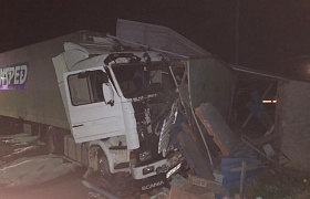 Под Астраханью водитель грузовика въехал в «КамАЗ» и автомобиль ДПС