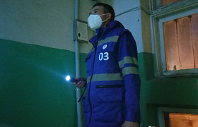 Астраханских врачей скорой помощи вооружили электрошокерами для самообороны