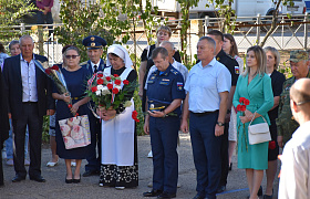 В Астраханской области открыли памятную доску погибшему в СВО Герою России