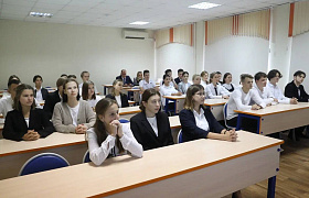 Вице-губернатор Астраханской области провёл урок “Разговоры о важном”