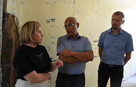 В Астрахани депутаты Гордумы спасли здание поликлиники от сноса