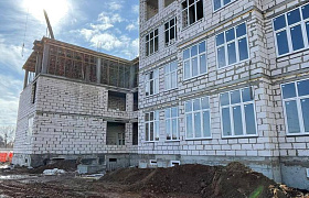 Глава Астрахани рассказал о ходе строительства детсадов и школы