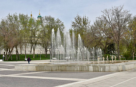 В Астрахани начали сезонную подготовку фонтанов к запуску