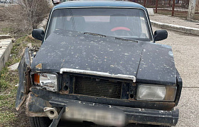 В Астрахани подростки угнали машину и врезались в столб