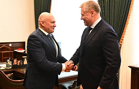 Астраханский губернатор наградил медалью замминистра финансов России