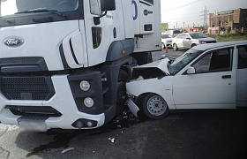 В Астрахани трое пьяных мужчин угнали автомобиль и попали в ДТП