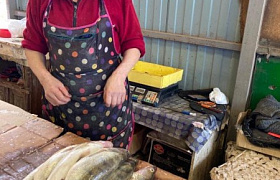 В Астрахани после рейда на рынке выявили 7 фактов незаконной торговли рыбой 