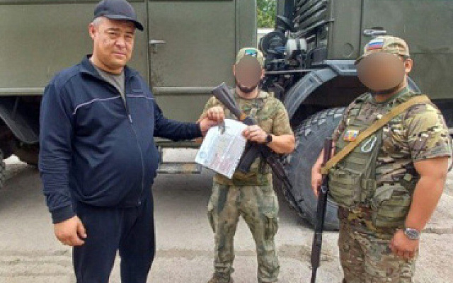 Жители Астраханской области передали бойцам СВО КамАЗ и гумпомощь